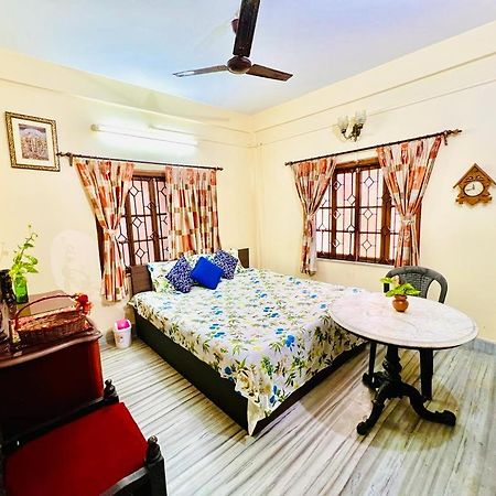 Spacious Apt With Antique Furniture ,Ac & Kitchen Kolkata Bagian luar foto