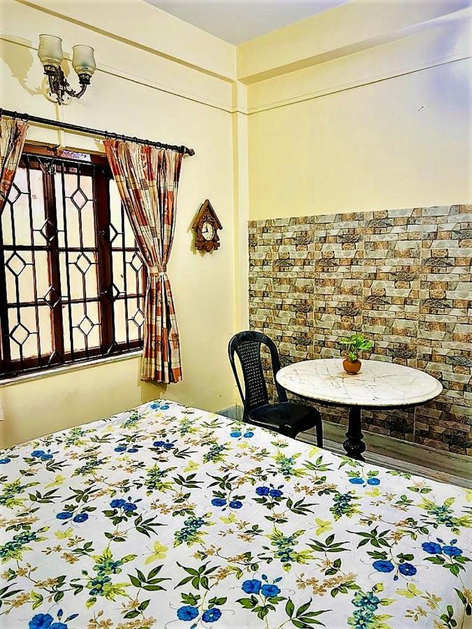 Spacious Apt With Antique Furniture ,Ac & Kitchen Kolkata Bagian luar foto