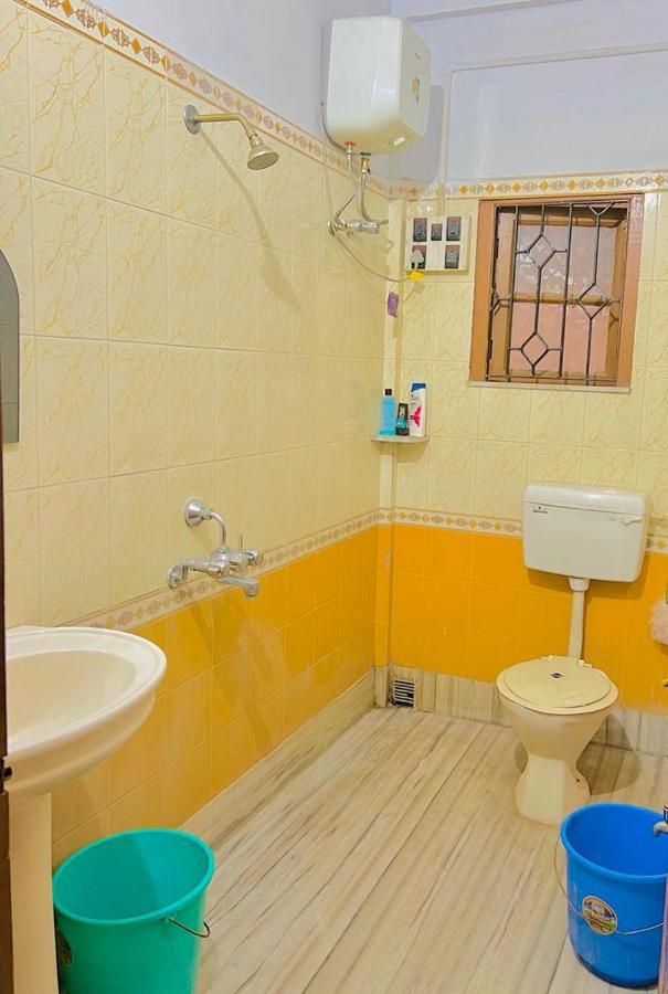 Spacious Apt With Antique Furniture ,Ac & Kitchen Kolkata Bagian luar foto