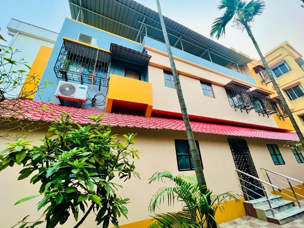 Spacious Apt With Antique Furniture ,Ac & Kitchen Kolkata Bagian luar foto